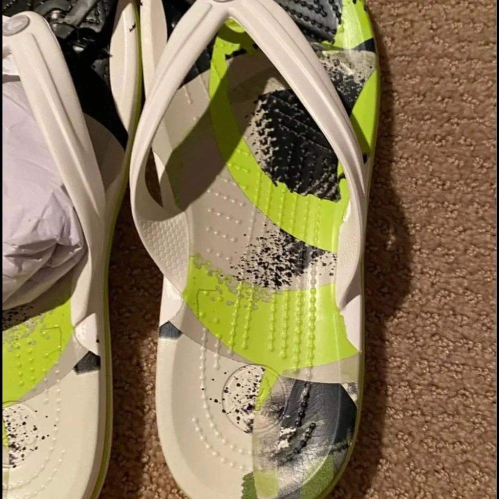 Crocs flip flops. Men 9/women 11. New. - Picture 2 of 2